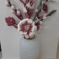گل مصنوعی با گلدان البته گلدان شکستگی داره