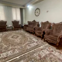 فروش مبل 9 نفره چوب جنس گردو به همراه میز جلو مبلی