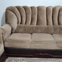 مبل و راحتی با عسلی هایش در حد نو مناسب خانه باغ