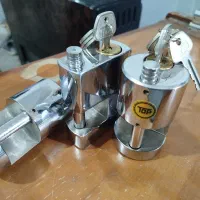 تعدادی قفل کتابی و استوانه