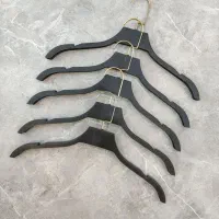 چوب لباسی و رگال فروشگاهی