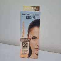 کرم ضد آفتاب ایزدین isdin فیوژن واتر 5ستاره بی رنگ