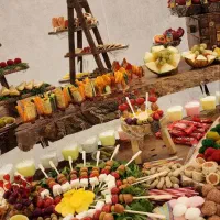 فینگر فود و میوه ارایی و چیدمان میز