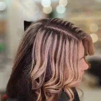 خدمات تخصصی رنگ و لایت... با بهترین متریال و قیمت|خدمات آرایشگری و زیبایی|اصفهان, رهنان|دیوار