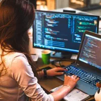 شراکت با طراح سایت و اپلیکیشن + محل کار و استراحت