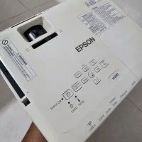 ویدیو پروژکتور و پرده نمایش