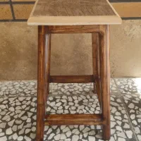 چهارپایه چوبی کافه ای