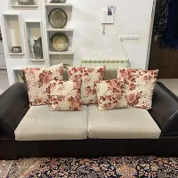 مبل ۷ نفره و میزوسط و ۴ عدد عسلی