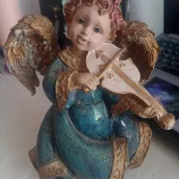 مجسمه فرشته ویولن زن