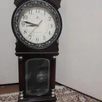 ساعت، جنس بدنه لاک ولی محکم وقدیمیه