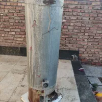 یک عدد آبگرمکن یخچالی به فروش می‌رسد