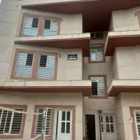 مربی دختران بی سرپرست