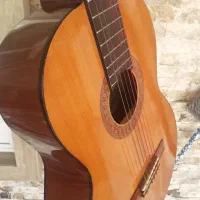 گیتار سی چهل اصل اندونزنی