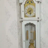 ساعت ایستاده بسیار زیبا وتمیز وسالم