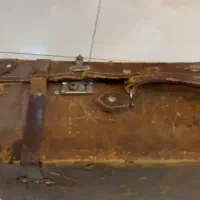 چمدان قدیمی