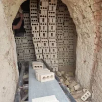 آجر سه گل بدون آهک و شوره از درب کارخانه