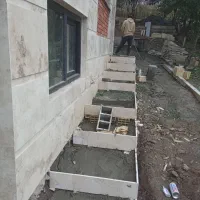 یک نفر نیروی کار جوان جهت کار کاشی کاری
