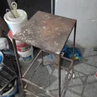 چهارپایه فلزی