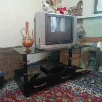 تلویزیون ۳۲ اینچ سامسونگ با میز ویدئو شیشه ای دوپی|تلویزیون و پروژکتور|تهران, شمیران‌نو|دیوار