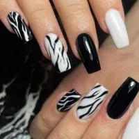 ارایه خدمات کاشت ناخن