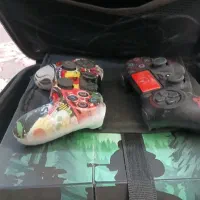 پلی 4 فت با چندتا بازی و دو دسته اصلی و کیف مخصوص