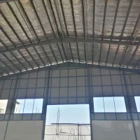 اجرای جوشکاری ساختمان. اداری با ساندویچ پانل