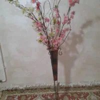 گلدان و گل‌ مصنوعی
