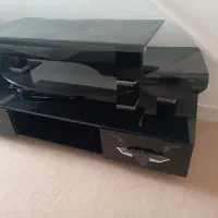 میز تلویزیون شیشه‌ای