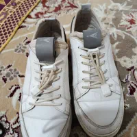 کفش اسپورت سفید در حد نو