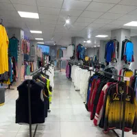 فروشنده خانم برای فروشگاه لباس