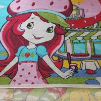 فرش ماشینی طرح توت فرنگی