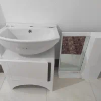 روشویی کابینتی به همراه آینه و سنگ