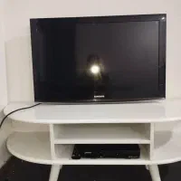 تلویزیون سامسونگ و میز تلویزیون