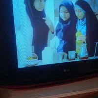 یک دستگاه تلویزیون 29 الجی رنگ مشکی