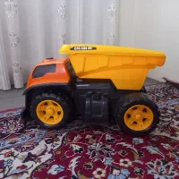 چراغ مطالعه و کامیون بازی