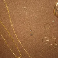 مقداری طلا درحدنو