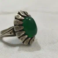 انگشتر. عقیق سبز