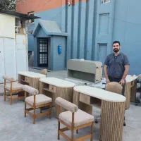 آینه قدی و میزناخن و صندلی چوبی ترولی تخت زیبایی|آرایشگاه و سالنهای زیبایی|کرج, گلدشت|دیوار