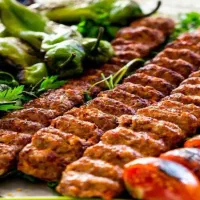 نیروی کار خانم و اقا کبابی