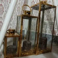 سه عدد فانوس کنار سالنی