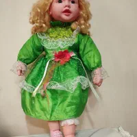 عروسک زیبا و دوست داشتنی