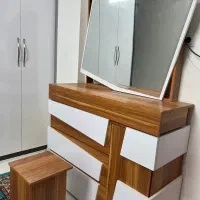 سرویس خواب دونفره با تشک و پاتختی و میز توالت