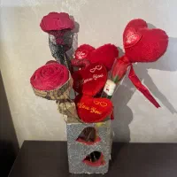 دسته‌گل تزئینی رز و قلب