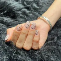 ترمیم ناخن دست و ژلیش ساده|خدمات آرایشگری و زیبایی|رشت, چله خانه|دیوار