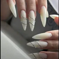 کاشت ناخن و آموزش