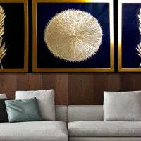 تابلو برجسته پر و خورشید طلایی