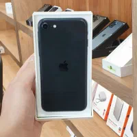 اپل iPhone SE (2020) با حافظهٔ ۱۲۸ گیگابایت