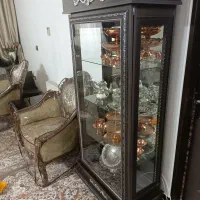 ویترین و میز آرایش