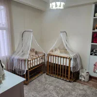 تخت کنار مادر ننویی چلیکا