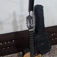 گیتار کلاسیک با تمام لوازم